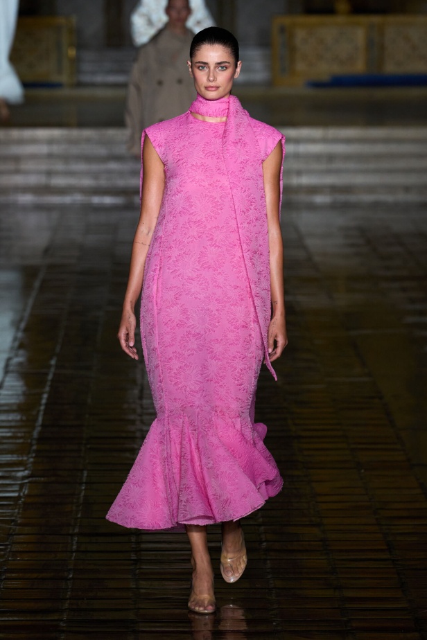 عرض أزياء مجموعة Prabal Gurung لربيع وصيف 2026