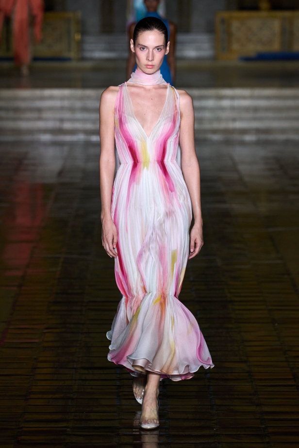 عرض أزياء مجموعة Prabal Gurung لربيع وصيف 2026