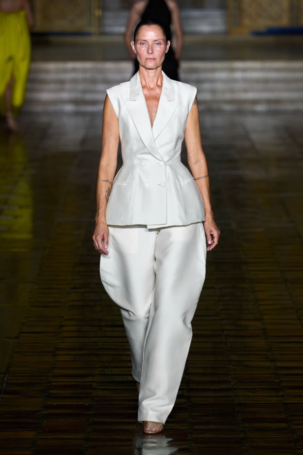 عرض أزياء مجموعة Prabal Gurung لربيع وصيف 2026