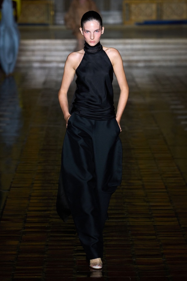 عرض أزياء مجموعة Prabal Gurung لربيع وصيف 2026