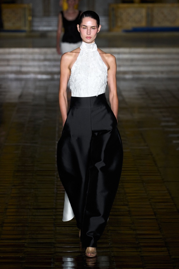 عرض أزياء مجموعة Prabal Gurung لربيع وصيف 2026