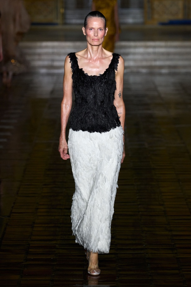 عرض أزياء مجموعة Prabal Gurung لربيع وصيف 2026