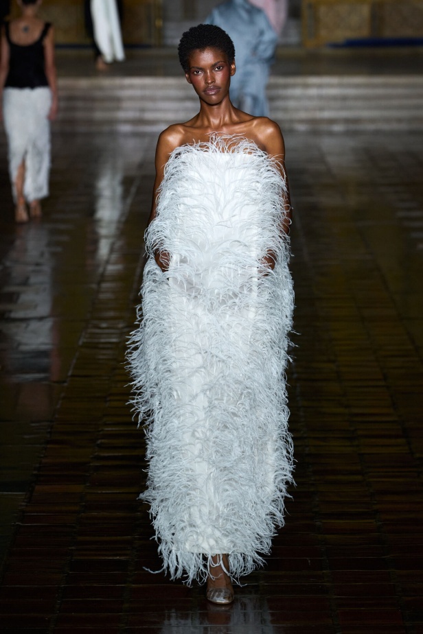 عرض أزياء مجموعة Prabal Gurung لربيع وصيف 2026