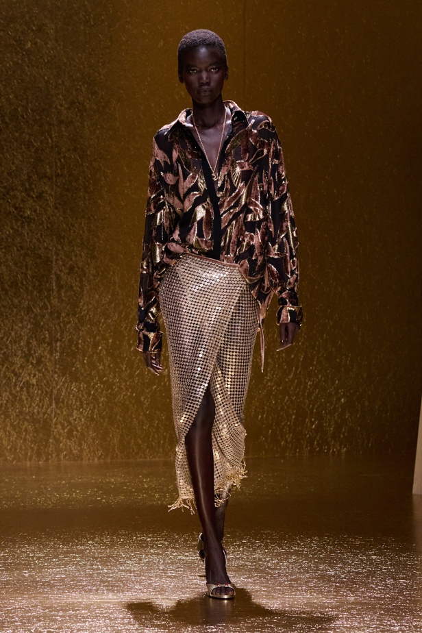 من كيليوباترا إلى جين بيركين مجموعة روبيرتو كافالي لموسم ربيع وصيف 2026