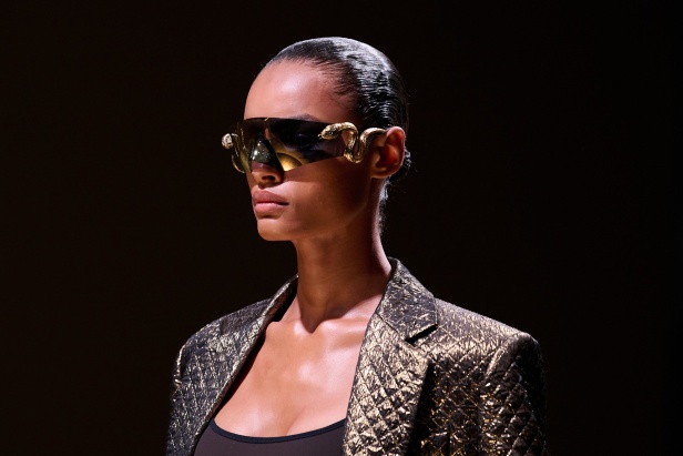 من كيليوباترا إلى جين بيركين مجموعة روبيرتو كافالي لموسم ربيع وصيف 2026