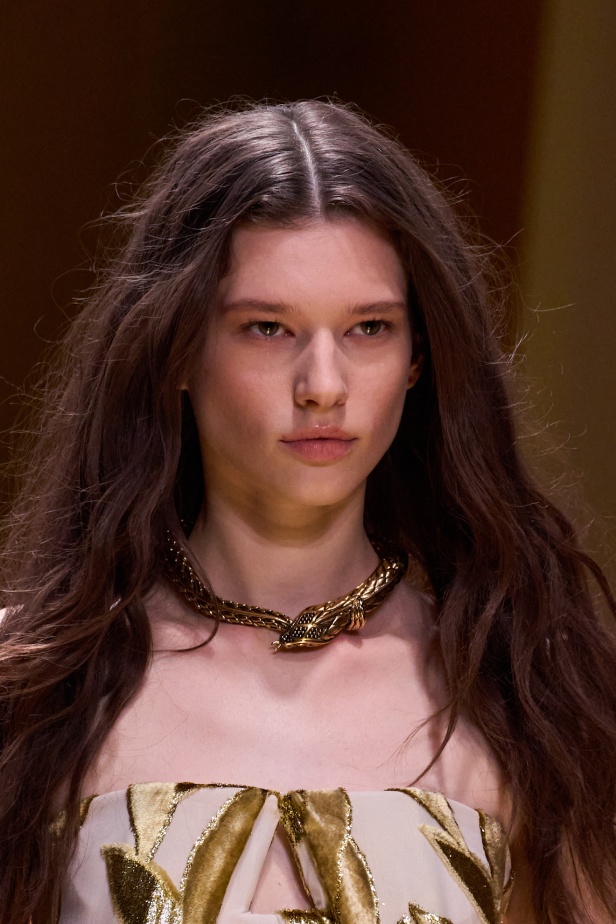 من كيليوباترا إلى جين بيركين مجموعة روبيرتو كافالي لموسم ربيع وصيف 2026