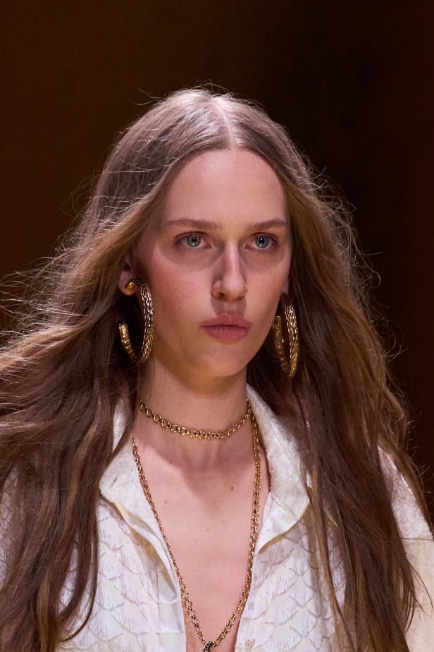 من كيليوباترا إلى جين بيركين مجموعة روبيرتو كافالي لموسم ربيع وصيف 2026