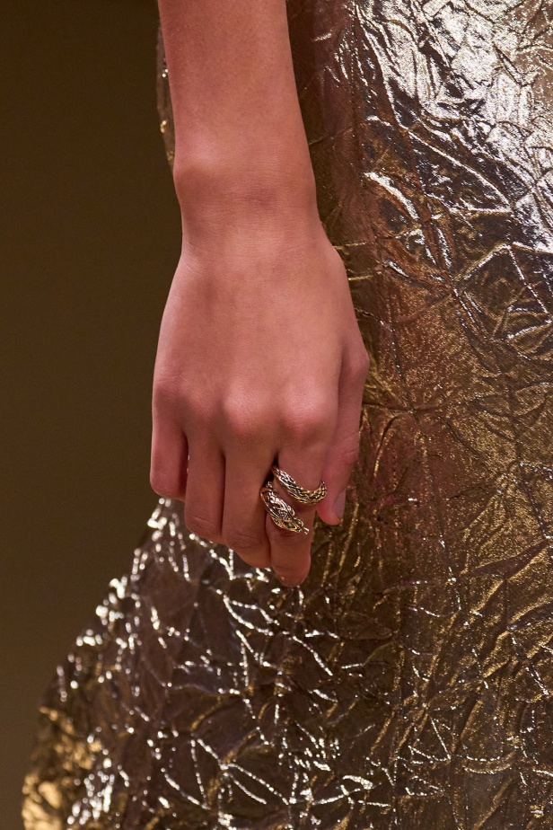 من كيليوباترا إلى جين بيركين مجموعة روبيرتو كافالي لموسم ربيع وصيف 2026