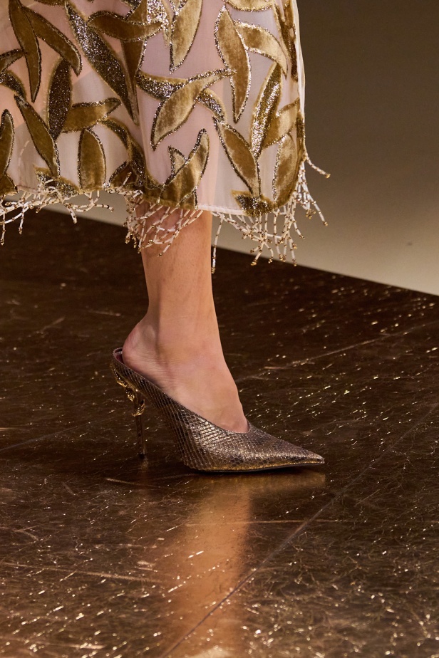 من كيليوباترا إلى جين بيركين مجموعة روبيرتو كافالي لموسم ربيع وصيف 2026