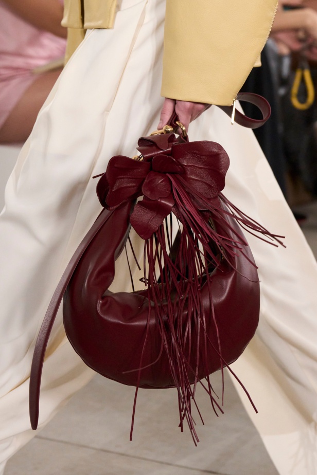 مجموعة Sportmax لربيع وصيف 2026 تنبض نعومة وثقة هادئة