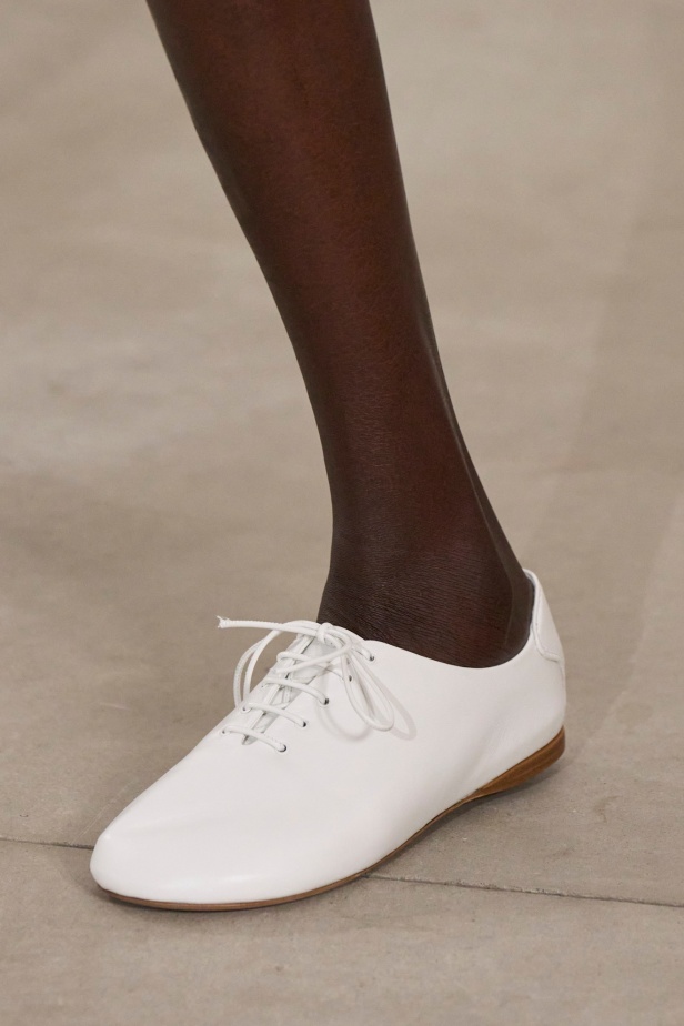 مجموعة Sportmax لربيع وصيف 2026 تنبض نعومة وثقة هادئة