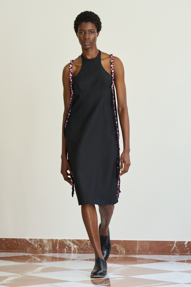 مجموعة "إميليا ويكستيد" لربيع وصيف 2026... أزياء فنية بلمسة من الرومانسية