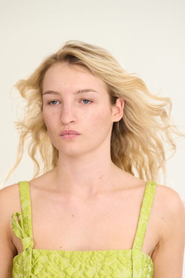 مجموعة "إميليا ويكستيد" لربيع وصيف 2026