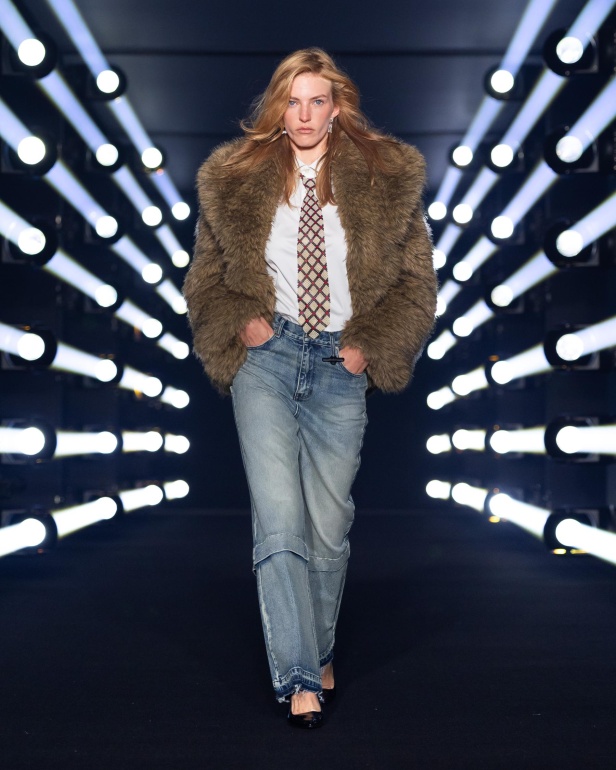 علامة 1886 تقدّم مجموعتها "Capital Affair" في أسبوع الأزياء في الرياض 2025: القوة في الأزياء من منظورٍ جيل المستقبل