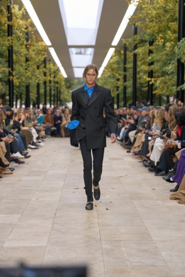 استمرارية الأناقة بروحها الباريسية في مجموعة Celine ربيع وصيف 2026 للملابس الجاهزة