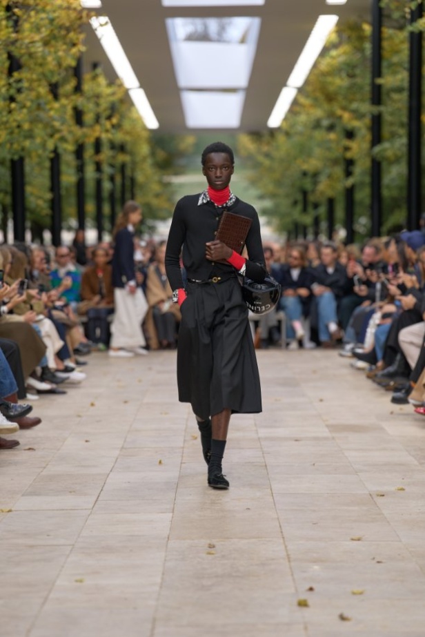 استمرارية الأناقة بروحها الباريسية في مجموعة Celine ربيع وصيف 2026 للملابس الجاهزة