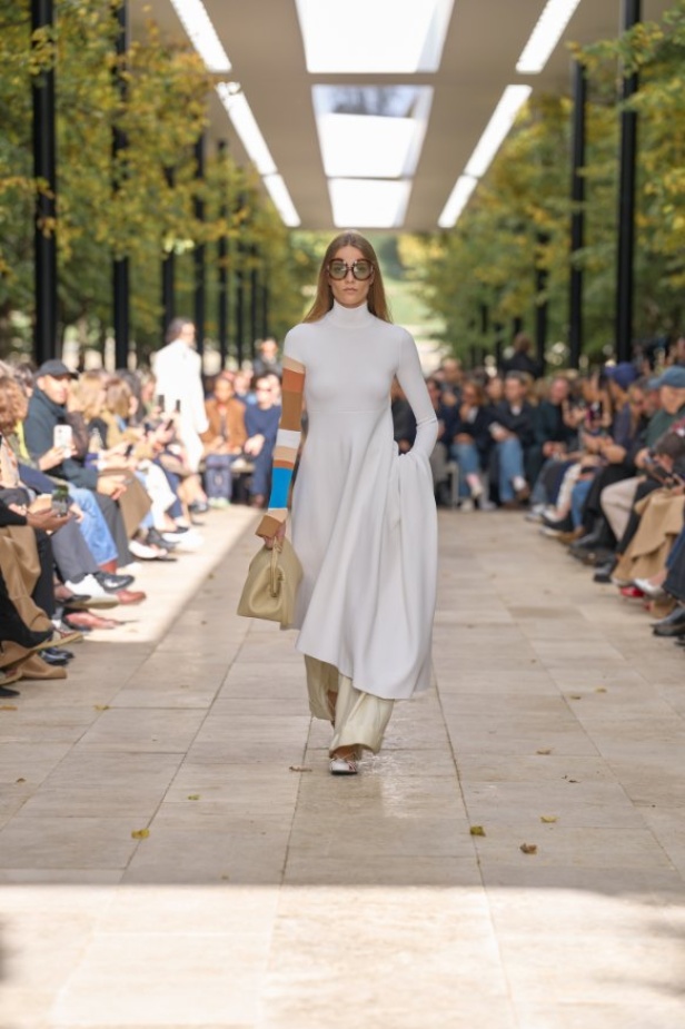 استمرارية الأناقة بروحها الباريسية في مجموعة Celine ربيع وصيف 2026 للملابس الجاهزة