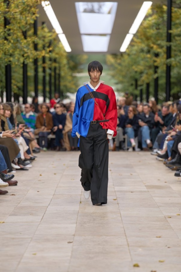 استمرارية الأناقة بروحها الباريسية في مجموعة Celine ربيع وصيف 2026 للملابس الجاهزة