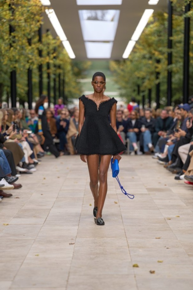 استمرارية الأناقة بروحها الباريسية في مجموعة Celine ربيع وصيف 2026 للملابس الجاهزة