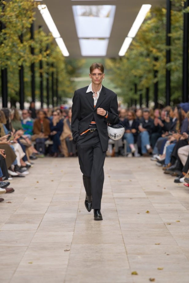 استمرارية الأناقة بروحها الباريسية في مجموعة Celine ربيع وصيف 2026 للملابس الجاهزة