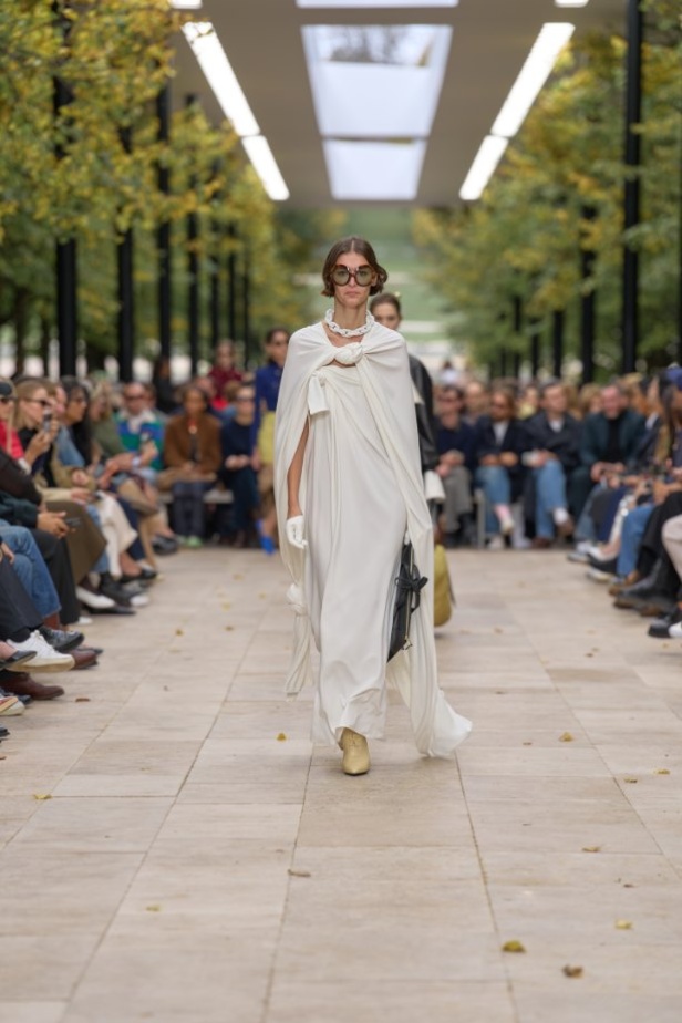 استمرارية الأناقة بروحها الباريسية في مجموعة Celine ربيع وصيف 2026 للملابس الجاهزة