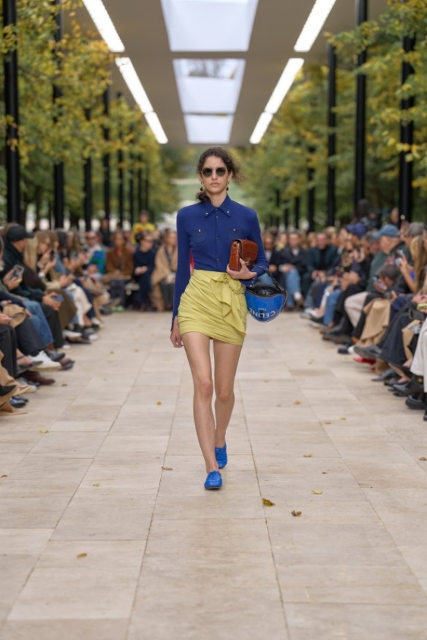 استمرارية الأناقة بروحها الباريسية في مجموعة Celine ربيع وصيف 2026 للملابس الجاهزة