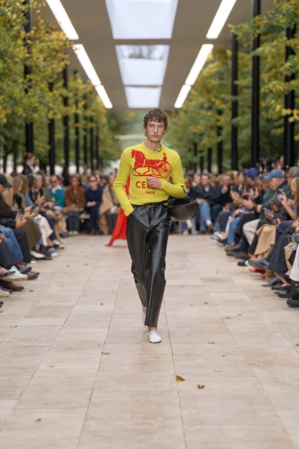 استمرارية الأناقة بروحها الباريسية في مجموعة Celine ربيع وصيف 2026 للملابس الجاهزة