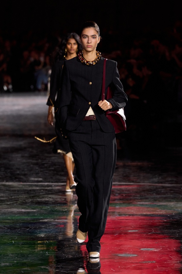 "ماثيو بلازي" يعيد كتابة شفرات "شانيل" بين الكواكب ويُطلق الدار إلى مدار جديد