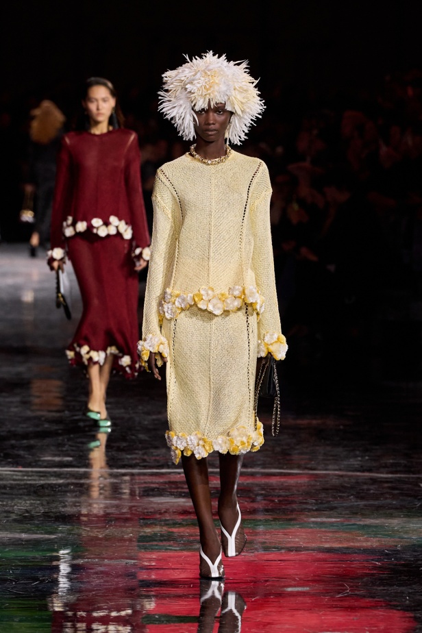 "ماثيو بلازي" يعيد كتابة شفرات "شانيل" بين الكواكب ويُطلق الدار إلى مدار جديد