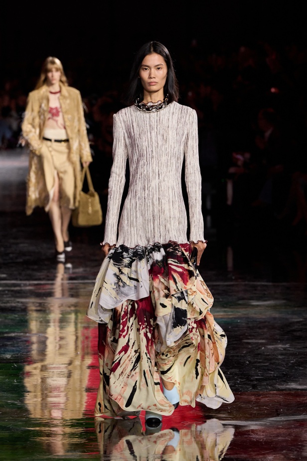 "ماثيو بلازي" يعيد كتابة شفرات "شانيل" بين الكواكب ويُطلق الدار إلى مدار جديد