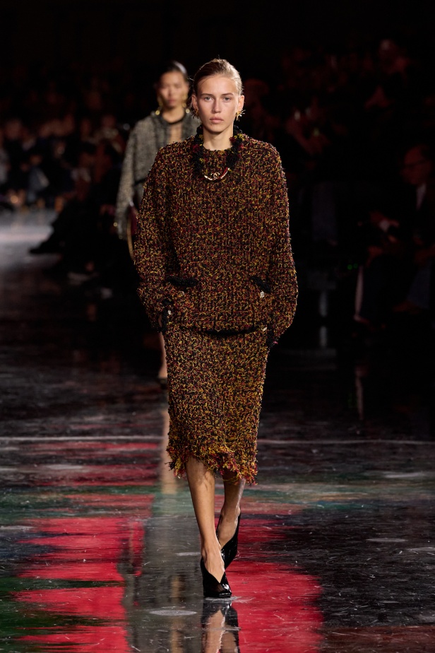 "ماثيو بلازي" يعيد كتابة شفرات "شانيل" بين الكواكب ويُطلق الدار إلى مدار جديد