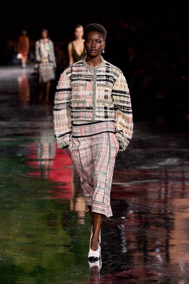 "ماثيو بلازي" يعيد كتابة شفرات "شانيل" بين الكواكب ويُطلق الدار إلى مدار جديد