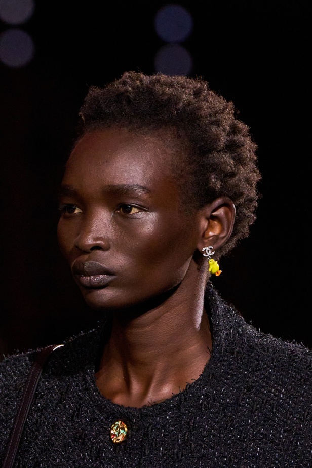 "ماثيو بلازي" يعيد كتابة شفرات "شانيل" بين الكواكب ويُطلق الدار إلى مدار جديد