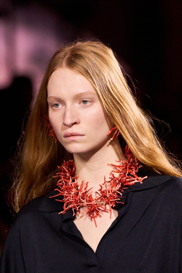 "ماثيو بلازي" يعيد كتابة شفرات "شانيل" بين الكواكب ويُطلق الدار إلى مدار جديد