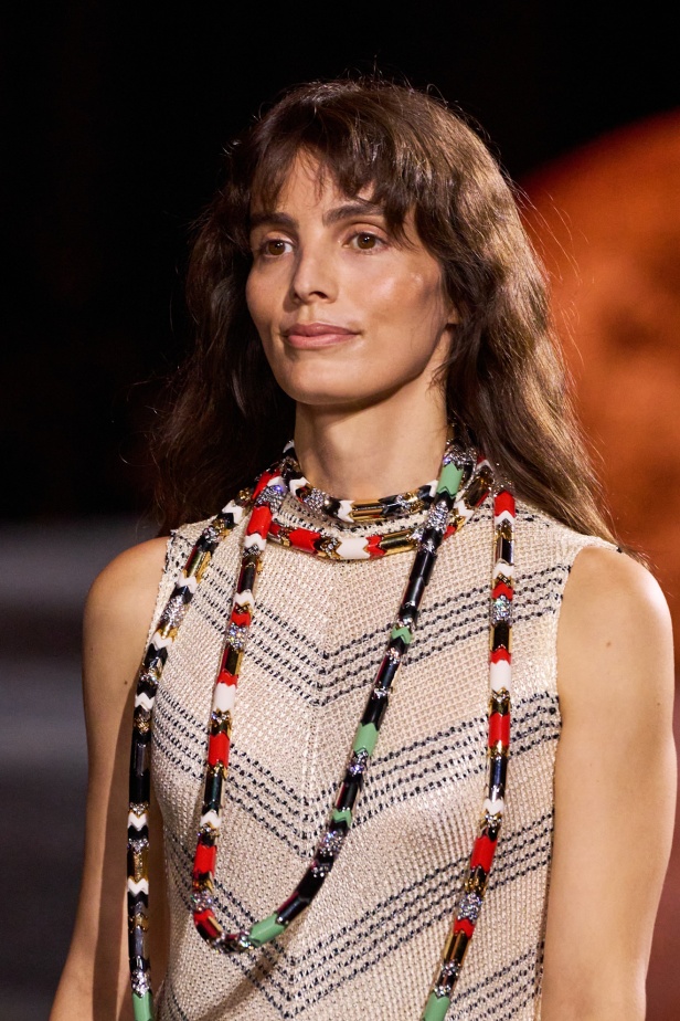 "ماثيو بلازي" يعيد كتابة شفرات "شانيل" بين الكواكب ويُطلق الدار إلى مدار جديد