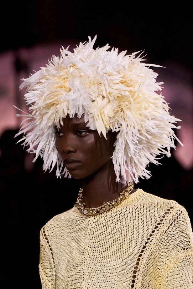 "ماثيو بلازي" يعيد كتابة شفرات "شانيل" بين الكواكب ويُطلق الدار إلى مدار جديد