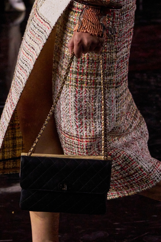 "ماثيو بلازي" يعيد كتابة شفرات "شانيل" بين الكواكب ويُطلق الدار إلى مدار جديد