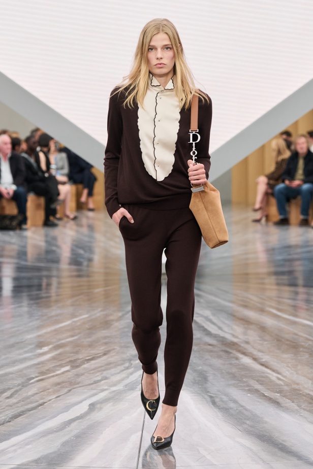 بين الإرث والشرارة: أندرسون يعيد كتابة هوية Dior في مجموعة ربيع وصيف 2026