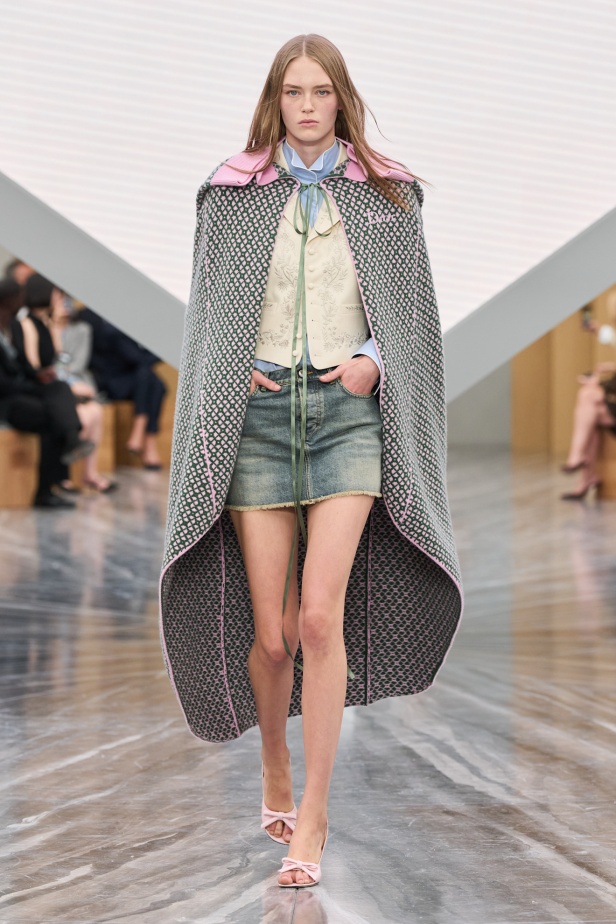 بين الإرث والشرارة: أندرسون يعيد كتابة هوية Dior في مجموعة ربيع وصيف 2026