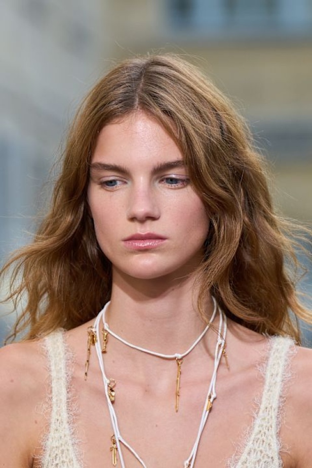 غابرييلا هيرست  في مجموعة ربيع 2026