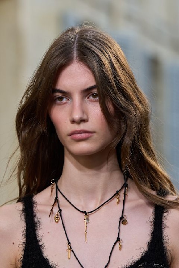 غابرييلا هيرست  في مجموعة ربيع 2026