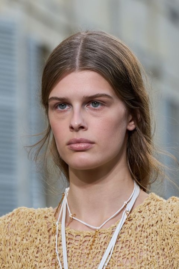 غابرييلا هيرست  في مجموعة ربيع 2026