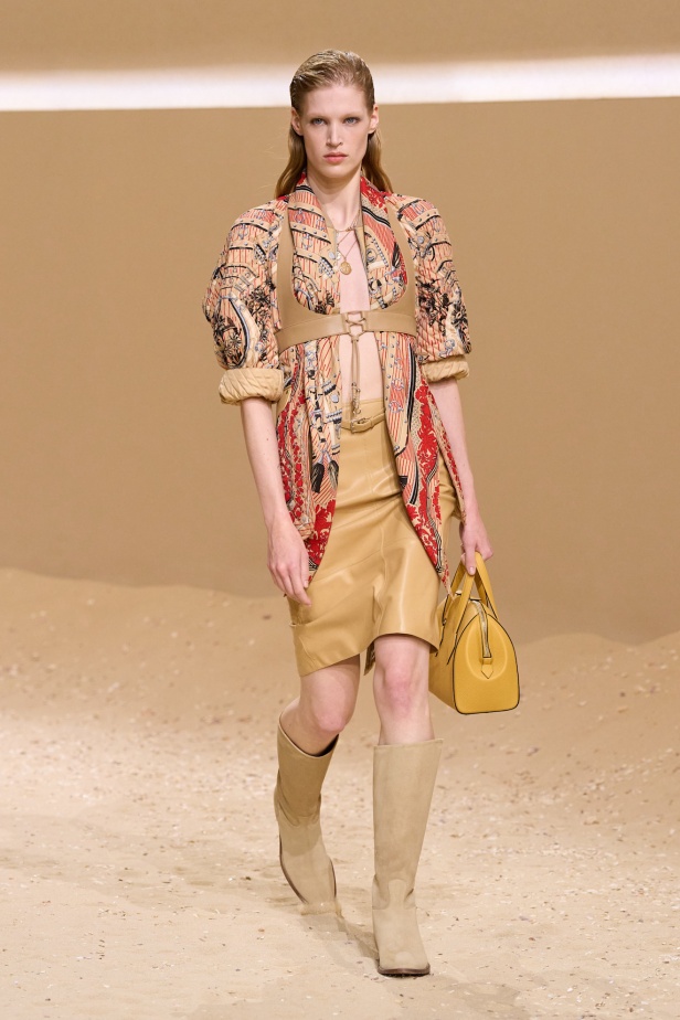 مجموعة Hermès لربيع وصيف 2026... قصيدة للحرية المطلقة والأنوثة الواثقة