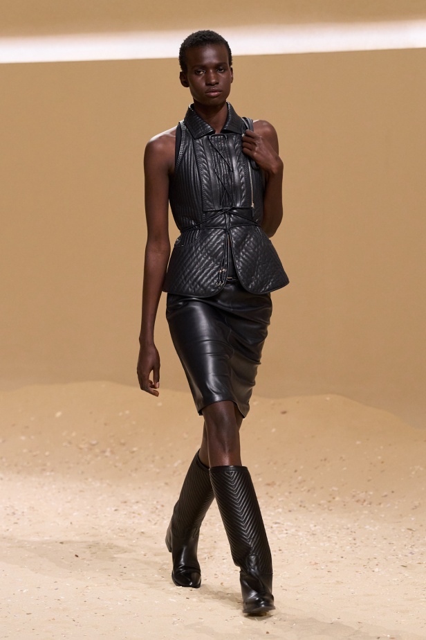 مجموعة Hermès لربيع وصيف 2026... قصيدة للحرية المطلقة والأنوثة الواثقة