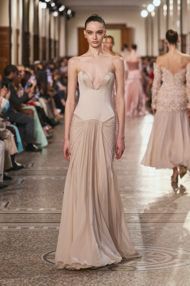 مجموعة جورج حبيقة لربيع وصيف 2026: أناقة تنبض في تصاميم تتحدى الزمن