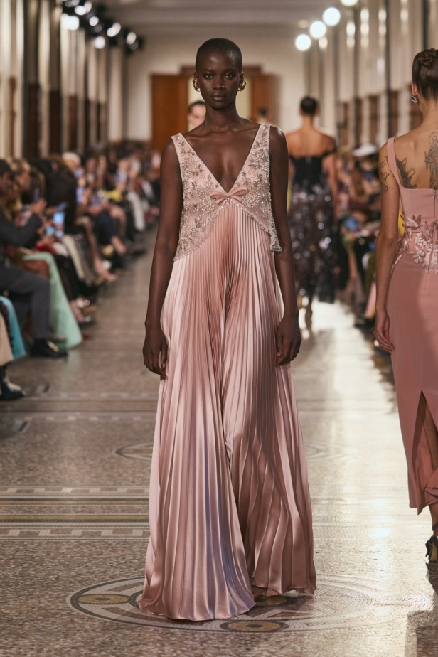 مجموعة جورج حبيقة لربيع وصيف 2026: أناقة تنبض في تصاميم تتحدى الزمن