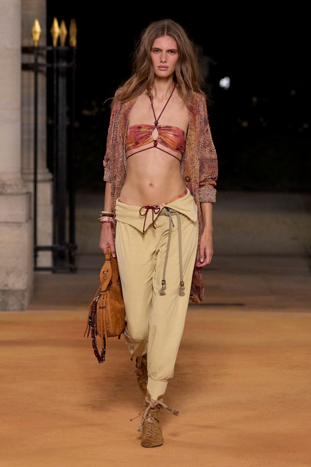 شمس الصحراء وأناقة الترحال في مجموعة Isabel Marant ربيع وصيف 2026