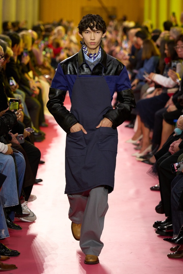 مجموعة ميو ميو لربيع وصيف 2026 تُسلّط الضوء على إطلالات المرأة العاملة