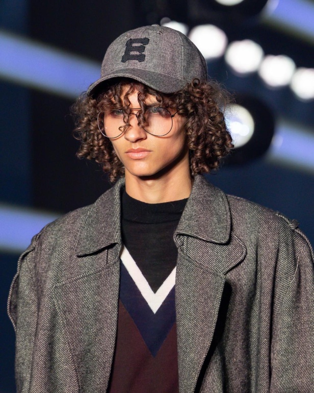 علامة 1886 تقدّم مجموعتها "Capital Affair" في أسبوع الأزياء في الرياض 2025: القوة في الأزياء من منظورٍ جيل المستقبل