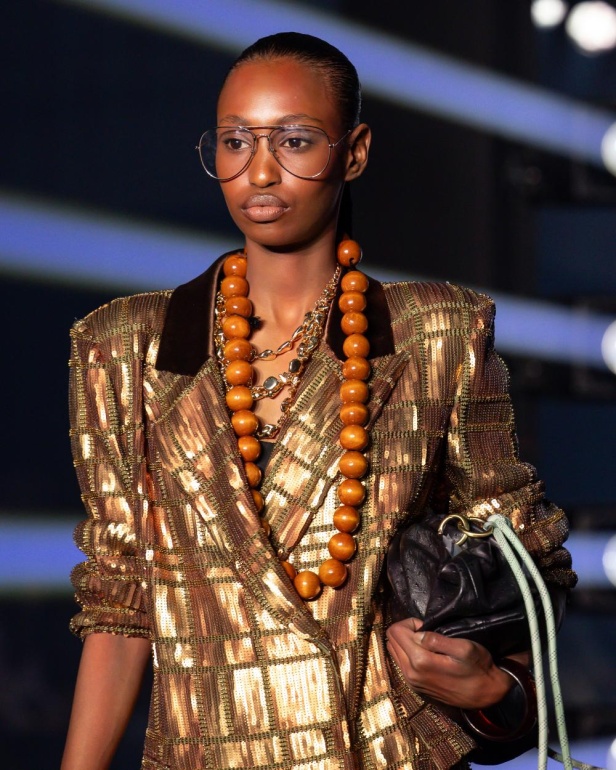 علامة 1886 تقدّم مجموعتها "Capital Affair" في أسبوع الأزياء في الرياض 2025: القوة في الأزياء من منظورٍ جيل المستقبل